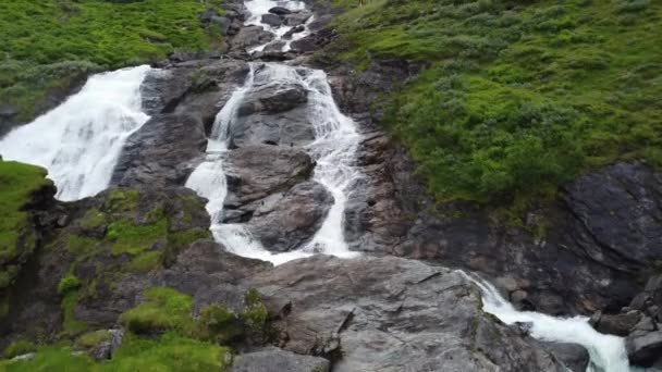 Aerial Következő Sendefossen Vízesés Felfelé Hegy Halad Rv13 Vezet Vikafjellet — Stock videók