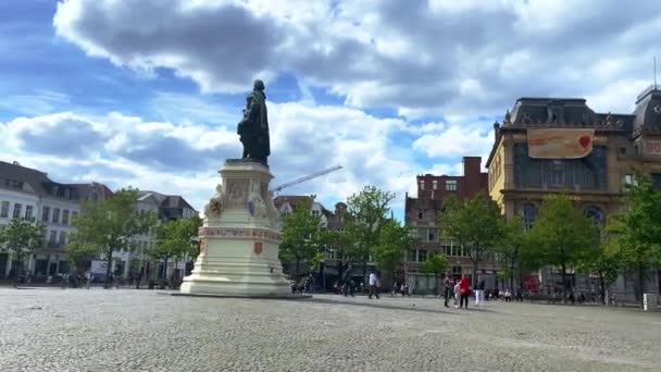 Socha Jacoba Van Artevelda Uprostřed Vrijdagmarktova Náměstí Belgickém Gentu Pánve — Stock video