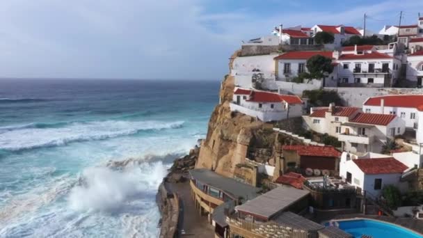 Uçan Azenhas Manzarası Yaban Denizi Ile Uçurumlarda Mar Town Yapar — Stok video