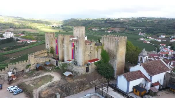 Obidos Village Portugal Med Hilltop Castle Aerial Pullback — Stockvideo