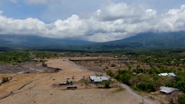 Bali Adasının Savanadaki Küçük Köy Manzarası Hava Manzarası — Stok video