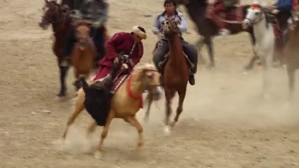 Bamiyan Winter Festival Begint Met Buzkashi Match Spelers Paarden Proberen — Stockvideo