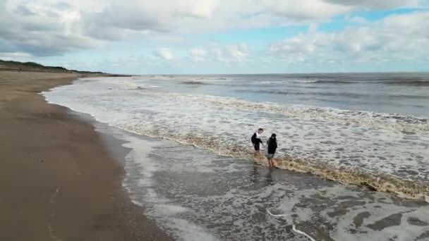 Doi Frați Doi Băieți Înoată Distracție Joacă Reflecția Soarelui Piscine Videoclip de stoc fără drepturi de autor