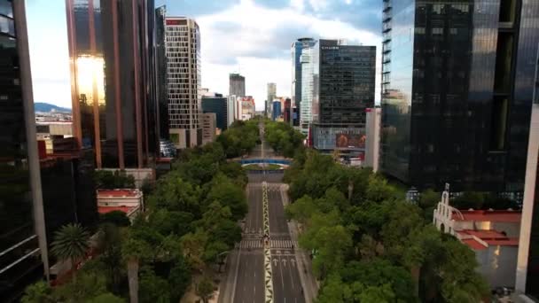 Drone Shot Descent Sunset Paseo Reforma Mexico City View Mexican — Vídeos de Stock