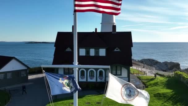 Portland Vuurtoren Hoofd Licht Cape Elizabeth Vlaggen Van Maine Fort — Stockvideo