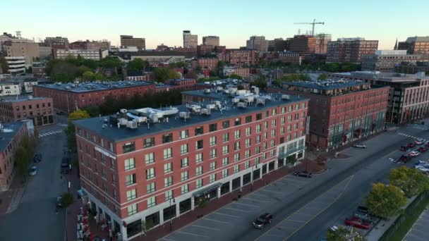 波特兰市中心区商业街沿线的旅馆 受欢迎的旅游胜地 空中景观 — 图库视频影像