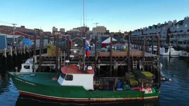 下城波特兰缅因州渔民码头和商业街 新英格兰受欢迎的旅游胜地 渔船业 — 图库视频影像