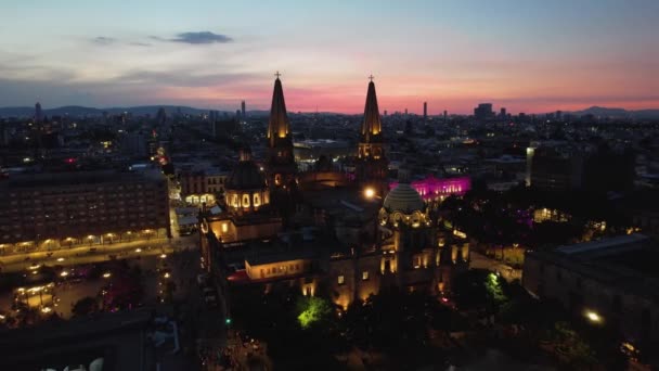 Vista Aérea Sobre Iluminada Catedral Guadalajara Crepúsculo México Levantando Tiro — Vídeo de Stock