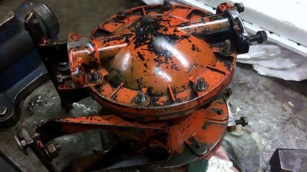 Fijación Una Bomba Wilson Taller Sala Máquinas Industria Minera Naval — Vídeo de stock