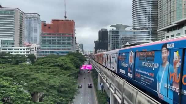 Treno Bts Sky Dirige Verso Stazione Siam Ratchadamri Bangkok Thailandia — Video Stock