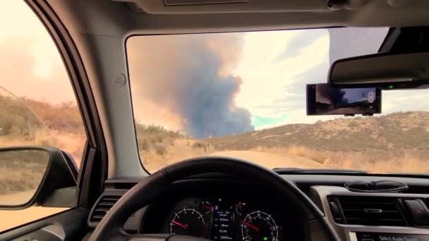 Аварийная Машина Мчится Лесным Пожарам Калифорнии Вид Приборную Панель — стоковое видео