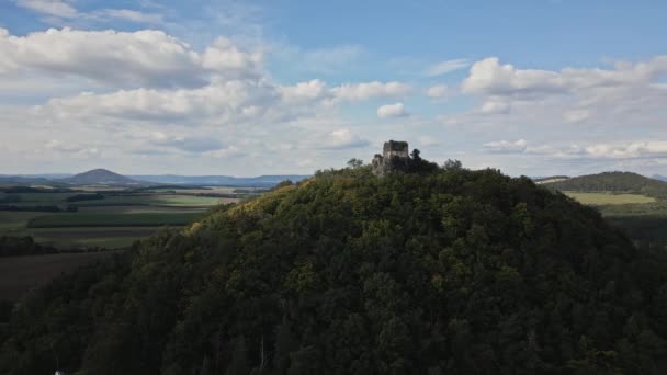 Aerial View Beautiful Autumn Landscape Dominated Old Ruins Bernstein Castle — Stock Video