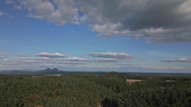 Аэросъемка Прекрасный День Захватывающие Пейзажи Чешской Сельской Местности — стоковое видео