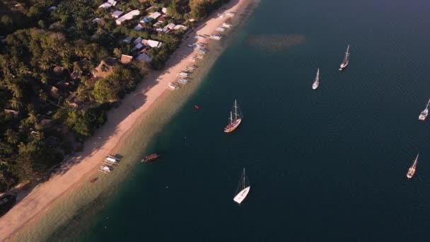 Lombok Adası Endonezya Turkuaz Deniz Burnu Ndaki Tekneler Hava Aracı — Stok video