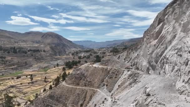 Păpușă Aeriană Împușcată Peste Canion Drum Munte Partea Dreaptă Vedere Videoclip de stoc