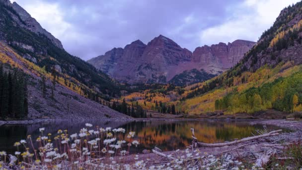 Beautiful Time Lapse Fall Color Sunrise Maroon Bells Aspen Colorado — Stock Video
