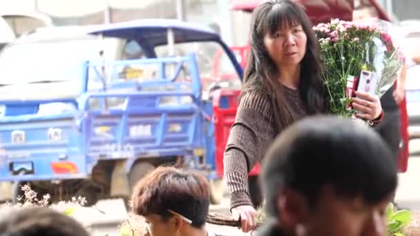 Kunming Yunnan China Septiembre 2022 Florista Anciana Mercado Flores Kunming — Vídeo de stock