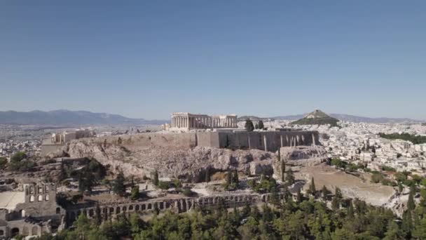 Drone Voando Direção Acrópole Icônica Atenas Dia Ensolarado Grécia — Vídeo de Stock