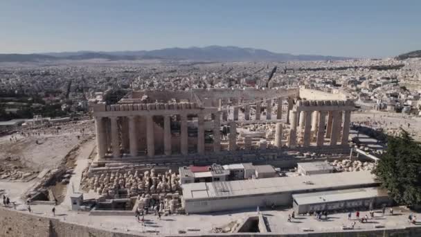雅典令人印象深刻的雅典卫城的空中轨道 希腊历史名胜 背景下的城市景观 — 图库视频影像