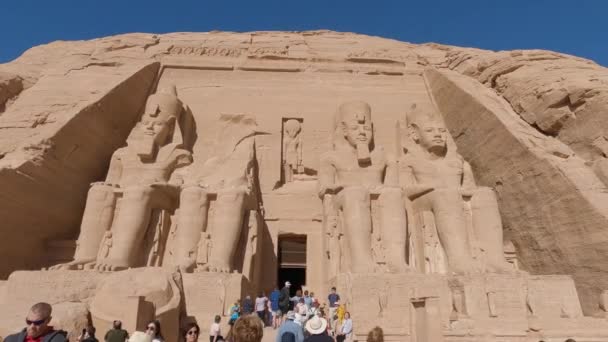 Tourists Main Entrance Abu Simbel Egypt — Stock Video