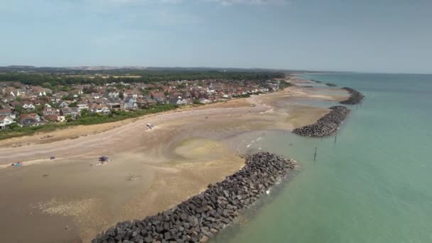 People Holiday Enjoying Sandy Beach West Sussex Aerial — Vídeos de Stock