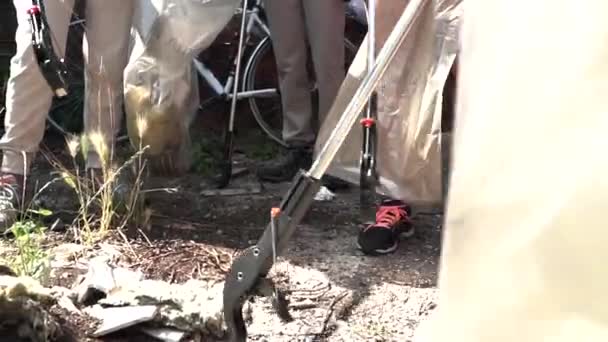 Activists Cleaning Milan Italy Suburbs Collecting Tash Trash Pickers — Vídeo de stock