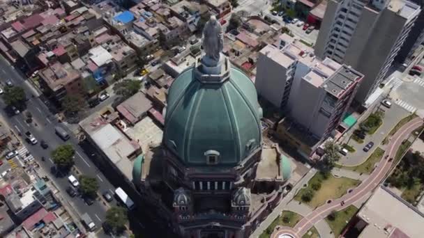 Drone Video Van Een Kerk Met Een Koepel Bovenop Een — Stockvideo