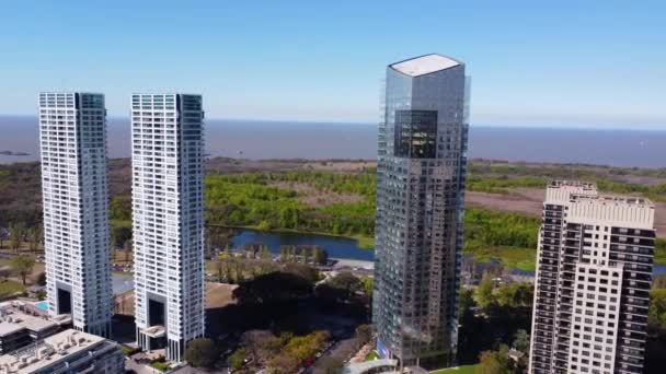 Felhőkarcolók Tengerpart Nyílt Óceán Légi Nyomása Buenos Aires — Stock videók