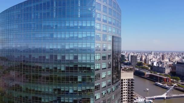 Ypf Tower River Skyline Buenos Aires Slow Close Aerial Pan — Vídeo de stock