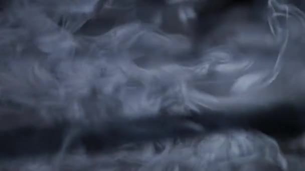 スローモーションのために60Fpsで撮影されたオーバーレイのフレームを埋める光線パターン上の実際の煙のいくつかの強いパフ — ストック動画