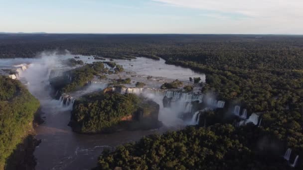 Impresionantes Vistas Aéreas Las Cataratas Del Iguazú Selva Amazónica Atardecer — Vídeo de stock
