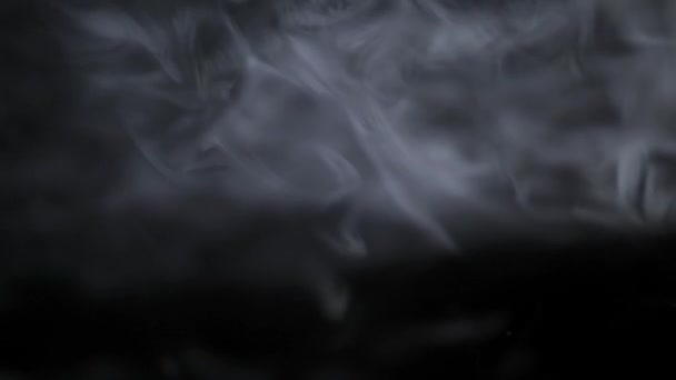 Κινηματογραφικός Πραγματικός Καπνός Μια Ακτίνα Φωτός Που Επιπλέει Στην Ακτίνα — Αρχείο Βίντεο