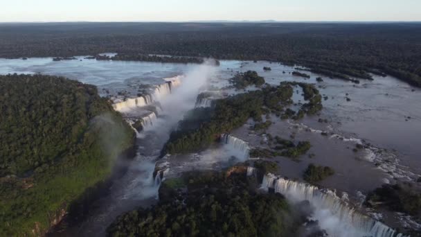 Vista Aérea Las Cataratas Extremas Iguazú Cascada Entre Argentina Brasil — Vídeo de stock