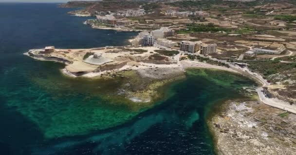Långsamma Drönare Flyger Över North Coastline Gozo Island Malta — Stockvideo