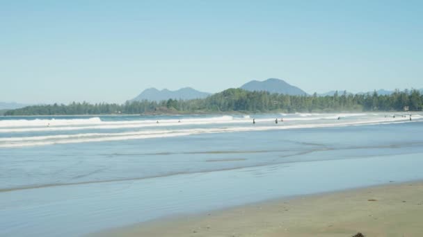 Pan Surfistas Cox Beach Isla Vancouver — Vídeos de Stock