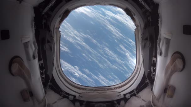 Une Vue Depuis Fenêtre Vaisseau Spatial Qui Échappe Espace Regardant — Video