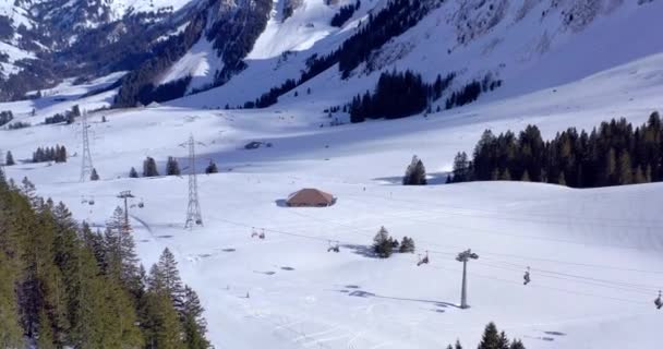 Letecký Snímek Pod Brienzer Rothorn Lyžařském Středisku Srenberg Sněhem Zimě — Stock video