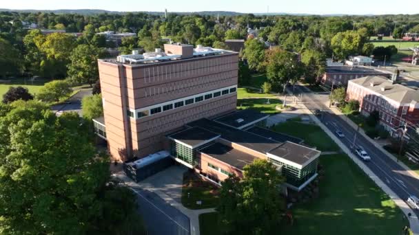 Edifício Escritórios Campus Universitário Nos Eua Cidade Americana Verão Luz — Vídeo de Stock