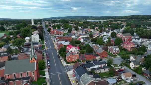 Maisons Historiques Colorées Dans Une Petite Ville Aux États Unis — Video