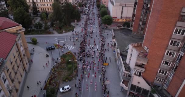Uzice Servië Luchtopname Van Eerste Processie Tijdens Het Kinderfolklorefestival Jaarlijks — Stockvideo