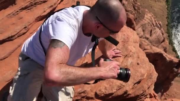 Fotoğraf Makineli Bir Adam Arizona Daki Horseshoe Kanyonu Nda Fotoğraf — Stok video