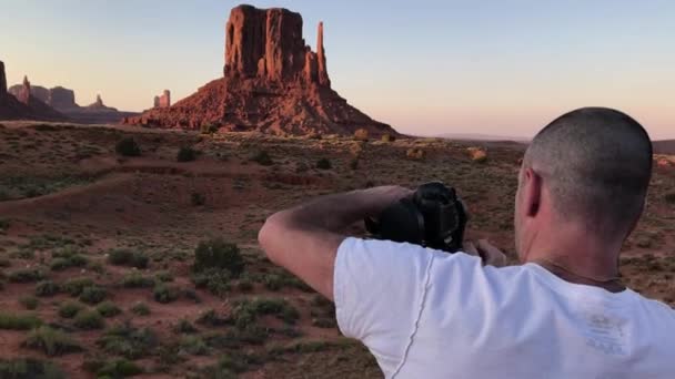 Fotograf Ställa Upp Kamera Monument Valley — Stockvideo