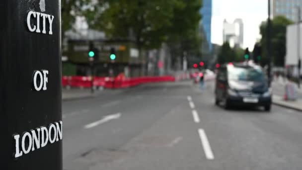 ロンドン市内へのタクシー — ストック動画