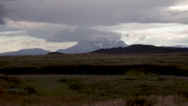 Weiträumige Wolkenlücke Über Ruhendem Vulkan Island — Stockvideo