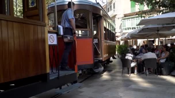 Den Berömda Orangea Spårvagnen Gatorna Port Soller Spanien Gammal Vintage — Stockvideo