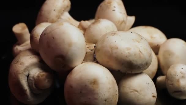 Champinhons Cogumelos Comuns Vegetais Orgânicos Placa Fiação Close — Vídeo de Stock