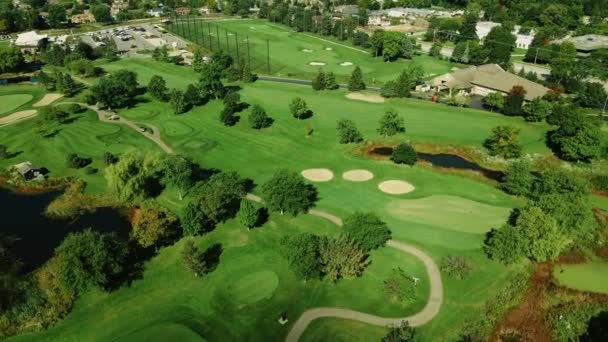 Orbit Shot Golf Course Green Grass Trees Northbrook Illinois Chicago — стоковое видео