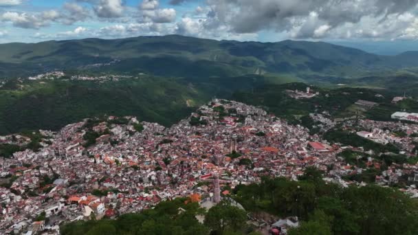 Πόλη Και Άγαλμα Του Ιησού Του Taxco Guerrero Μεξικό Περιστρεφόμενη — Αρχείο Βίντεο