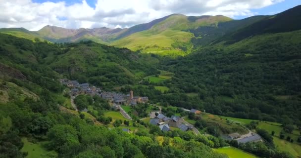 Letecký Pohled Durro Village Uhnízděný Boi Valley Pyrenejích Dolly Forward — Stock video