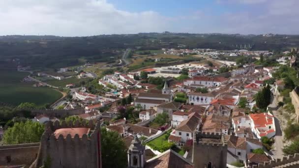 Vista Aérea Sobre Castillo Hacia Iglesia Obidos Día Soleado Portugal — Vídeo de stock